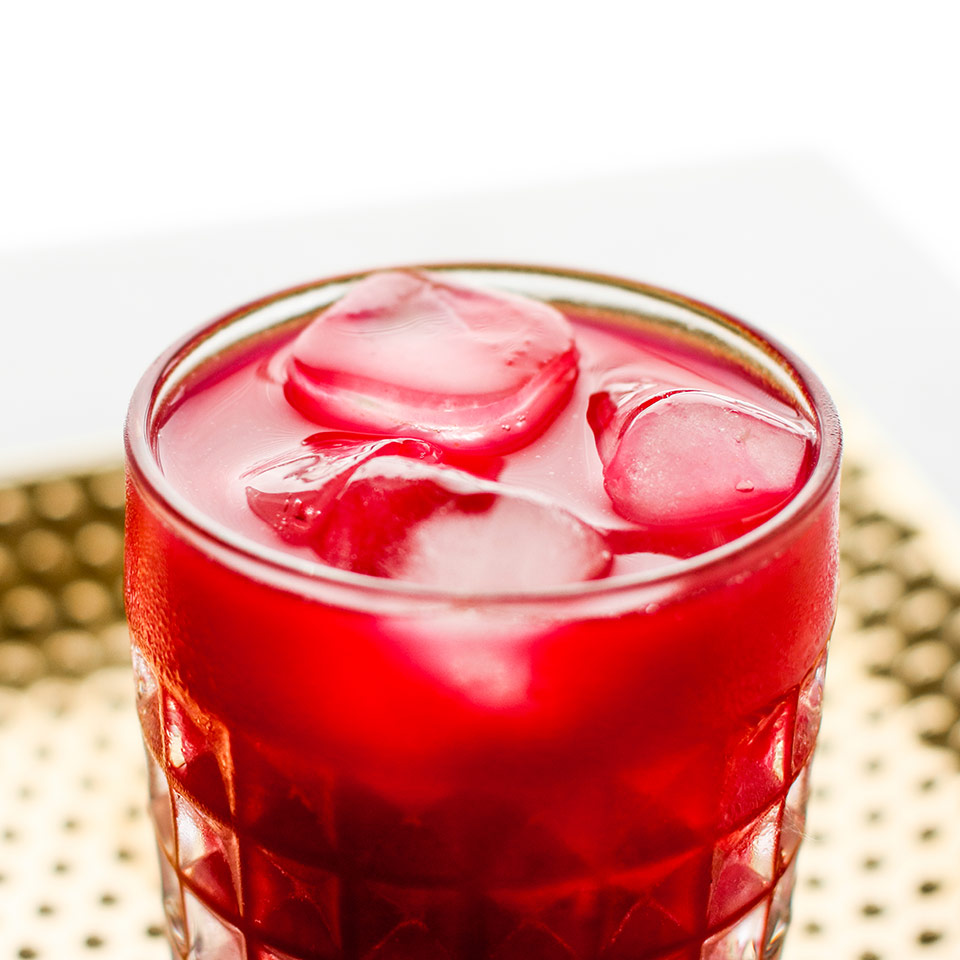 Glass filled with Ice and Red Tea spritzer