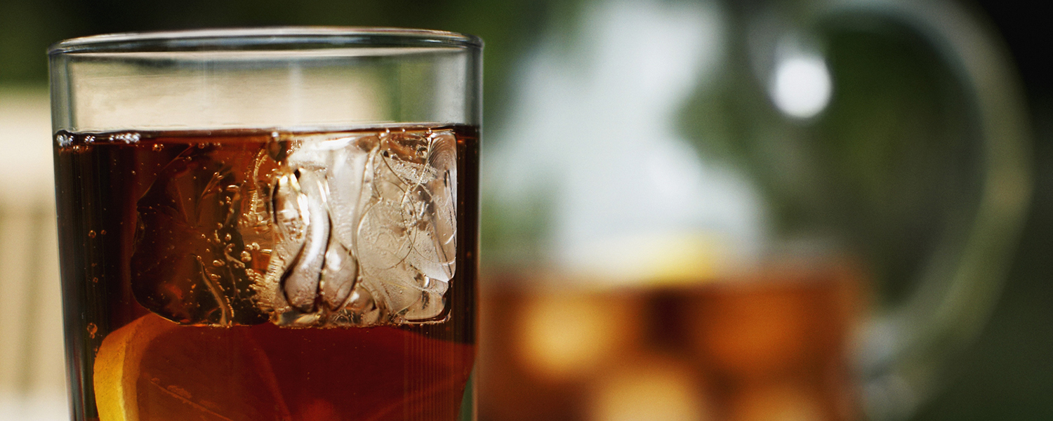 Short drinking glass filled with Acai Ginger Arnold Palmer