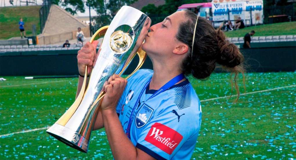 Danielle Colaprico Kissing a trophy